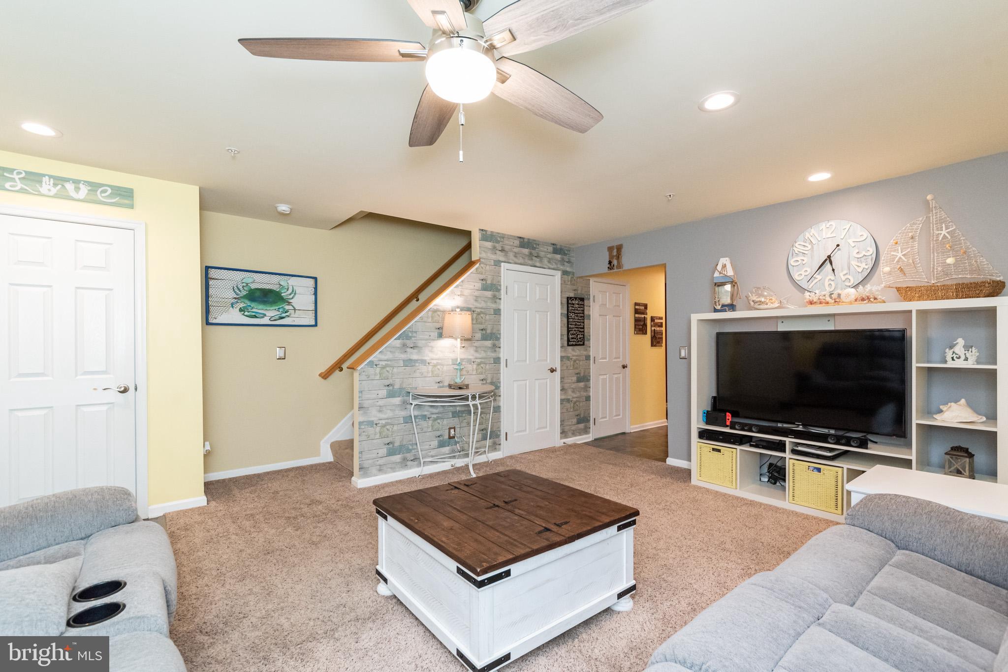 4028 Cutty Sark Road Baltimore, MD 21220 - Photo 6 of 41 Living Room
