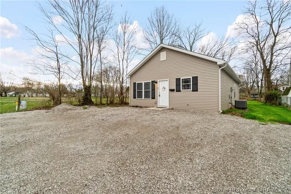 $160,000 | 147 Paulanna Avenue, Austin, IN 47102