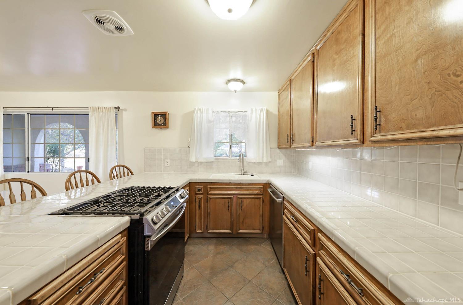 20748 Old Town Road Tehachapi, CA 93561 - Photo 11 of 30 Gallery Image 11