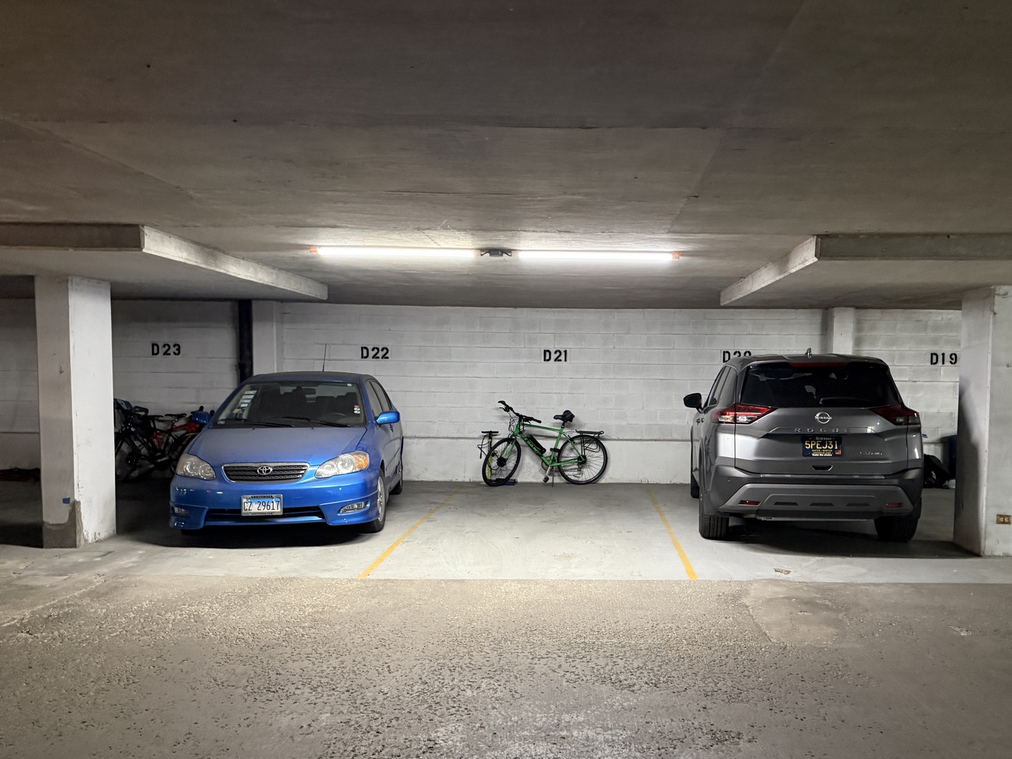 5320 North Sheridan Road, Unit 2304 Chicago, IL 60640 - Photo 19 of 28 a car parked in garage