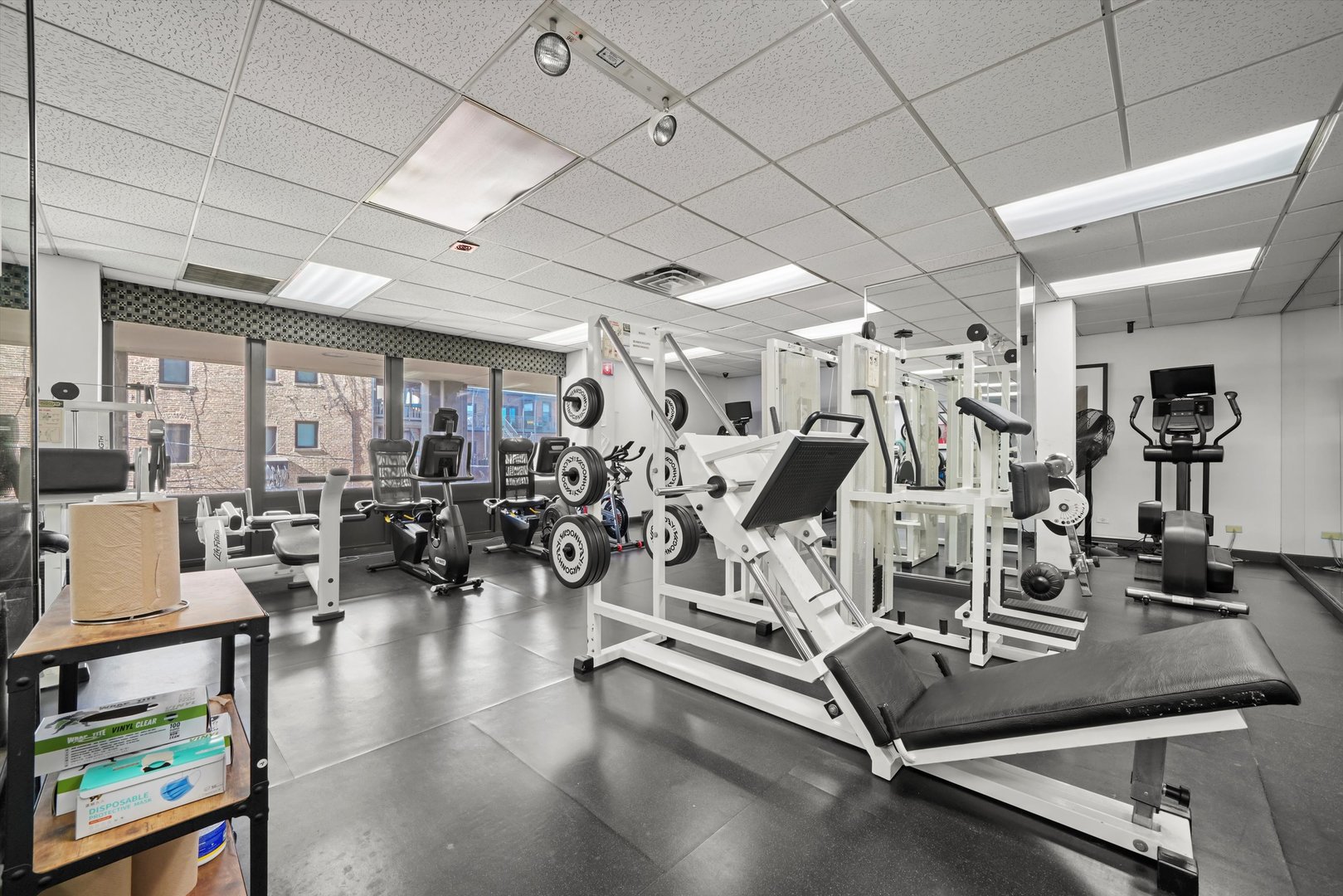 5320 North Sheridan Road, Unit 2304 Chicago, IL 60640 - Photo 21 of 28 a view of a room with gym equipment