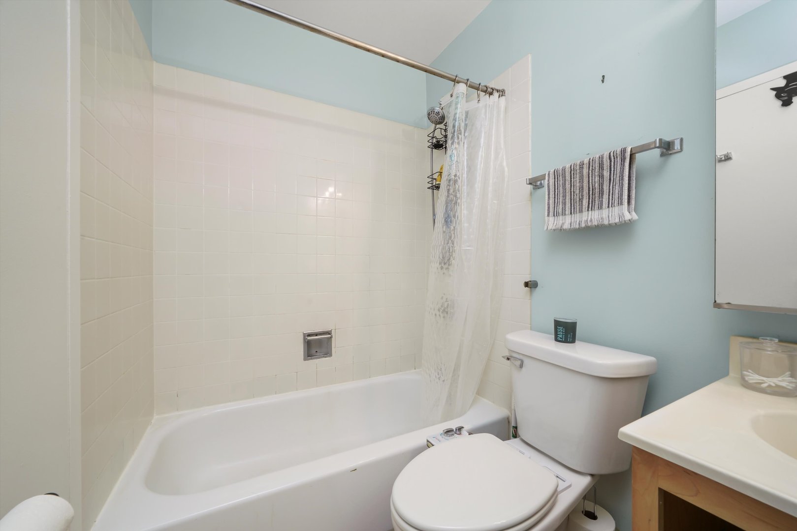 5320 North Sheridan Road, Unit 2304 Chicago, IL 60640 - Photo 9 of 28 a white toilet sitting next to a bath tub