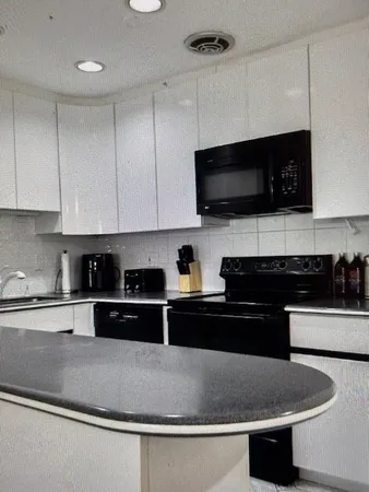 $4,200 | 50 Green Street, Unit 206, Brookline, MA 02446