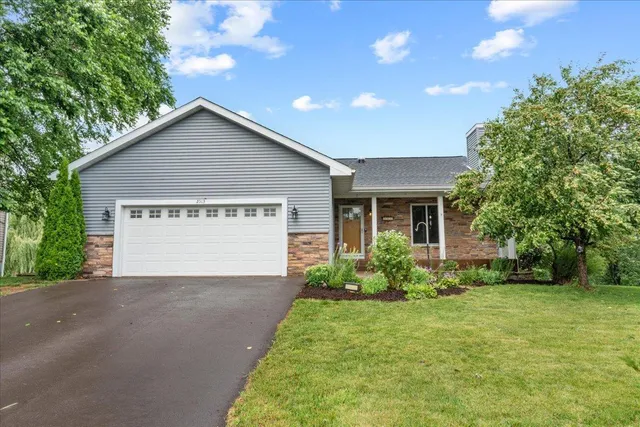 $550,000 | 2513 Burl Oak Curve, Hudson, WI 54016