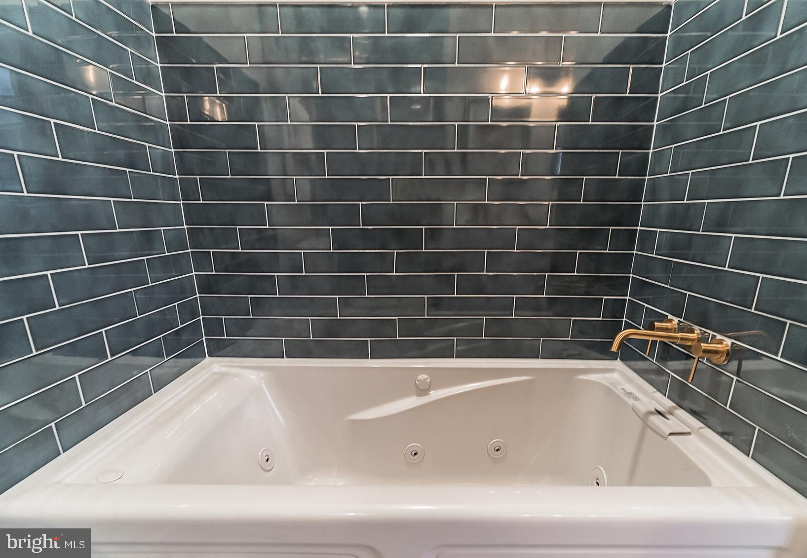 3702 Cedardale Road Baltimore, MD 21215 - Photo 24 of 38 Bathroom 2 - Owners Suite - 2nd Floor