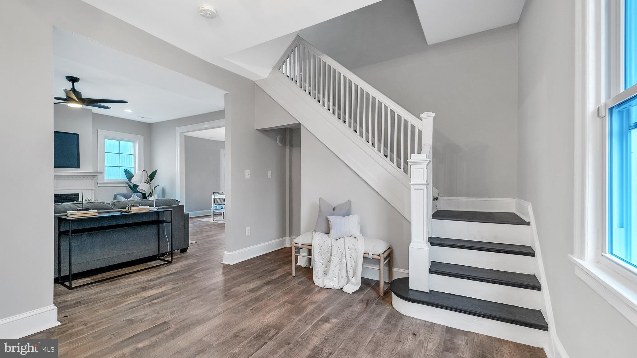 3702 Cedardale Road Baltimore, MD 21215 - Photo 3 of 38 Foyer