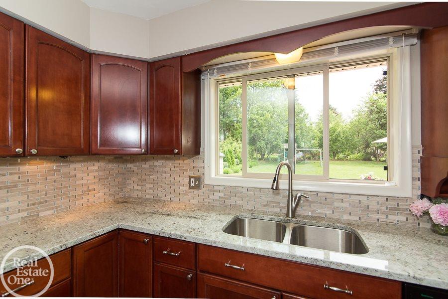 1754 North Kilburn Road Rochester, MI 48306 - Photo 9 of 23 31248714-8.JPG