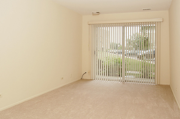 725 West Huntington Commons Road, Unit 116 Mount Prospect, IL 60056 - Photo 2 of 10