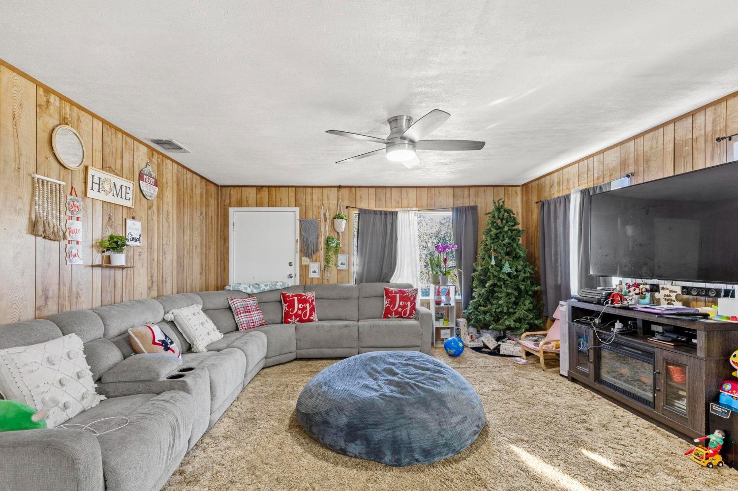 6944 Greenbay Road Arbuckle, CA 95912 - Photo 13 of 18 a living room with furniture and a flat screen tv
