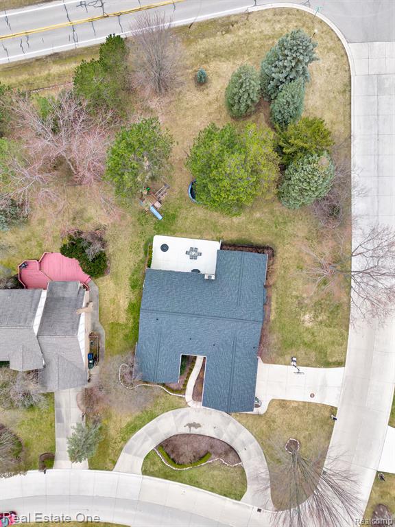 449 Silvervale Drive Rochester Hills, MI 48309 - Photo 4 of 34