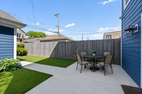 $1,300,000 | 4320 North Whipple Street, Chicago, IL 60618