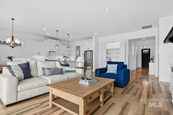 $915,000 | 1381 North Laconia Avenue, Eagle, ID 83616