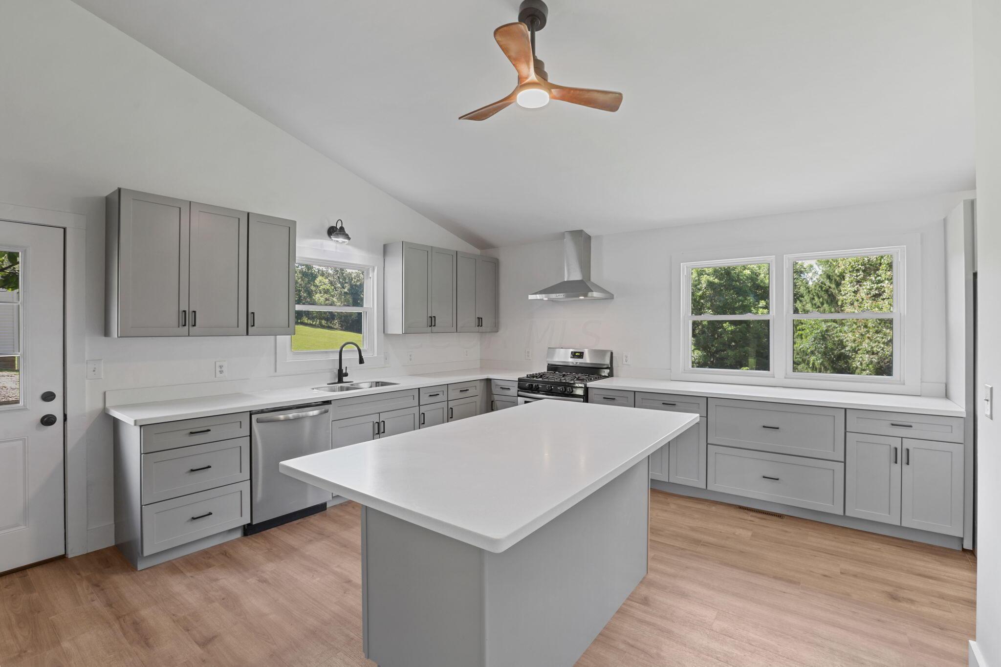 18240 Crawmer Road Southeast Newark, OH 43056 - Photo 14 of 69 Kitchen & Island