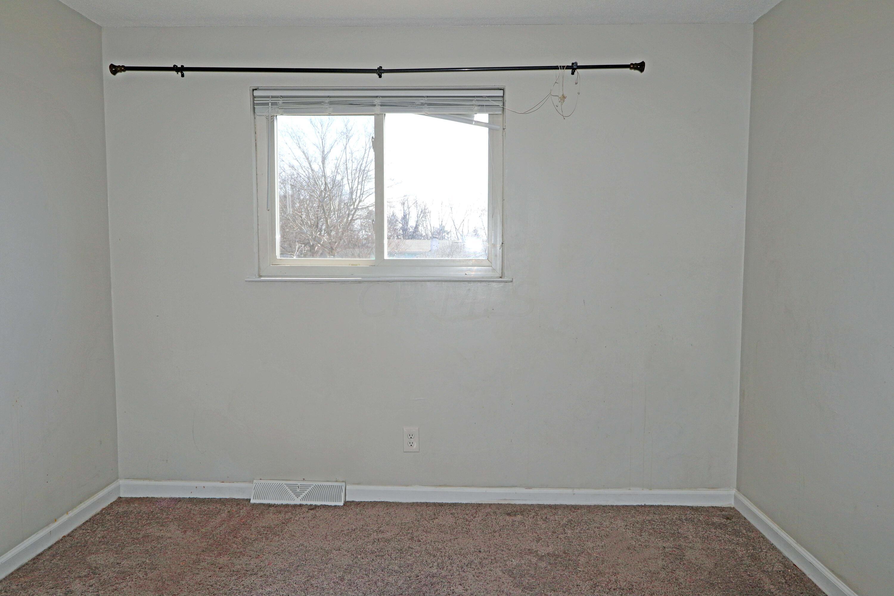 4569 Stonehedge Road Columbus, OH 43231 - Photo 29 of 38 Plush carpet, window