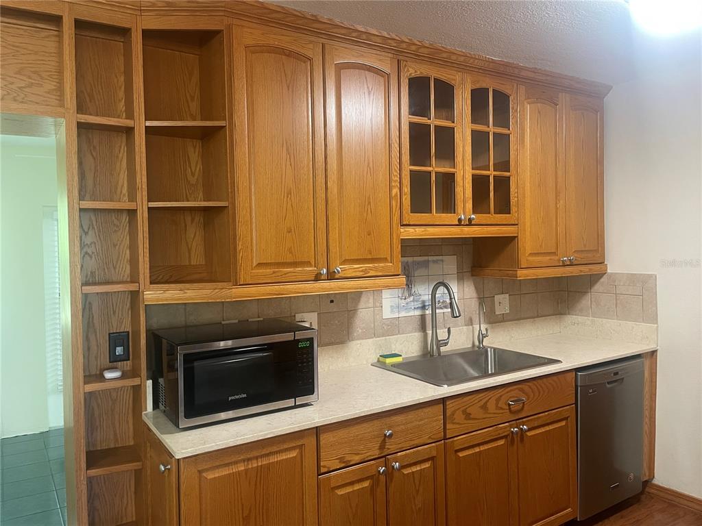 220 Avalon Road Venice, FL 34293 - Photo 3 of 20