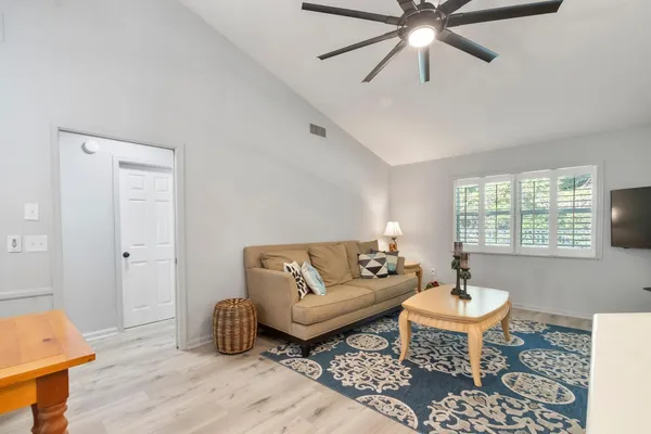 $4,000 | 691 Foresteria Avenue, Wellington, FL 33414