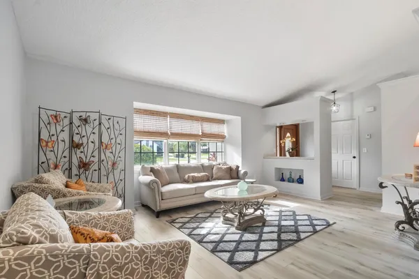 $4,000 | 691 Foresteria Avenue, Wellington, FL 33414