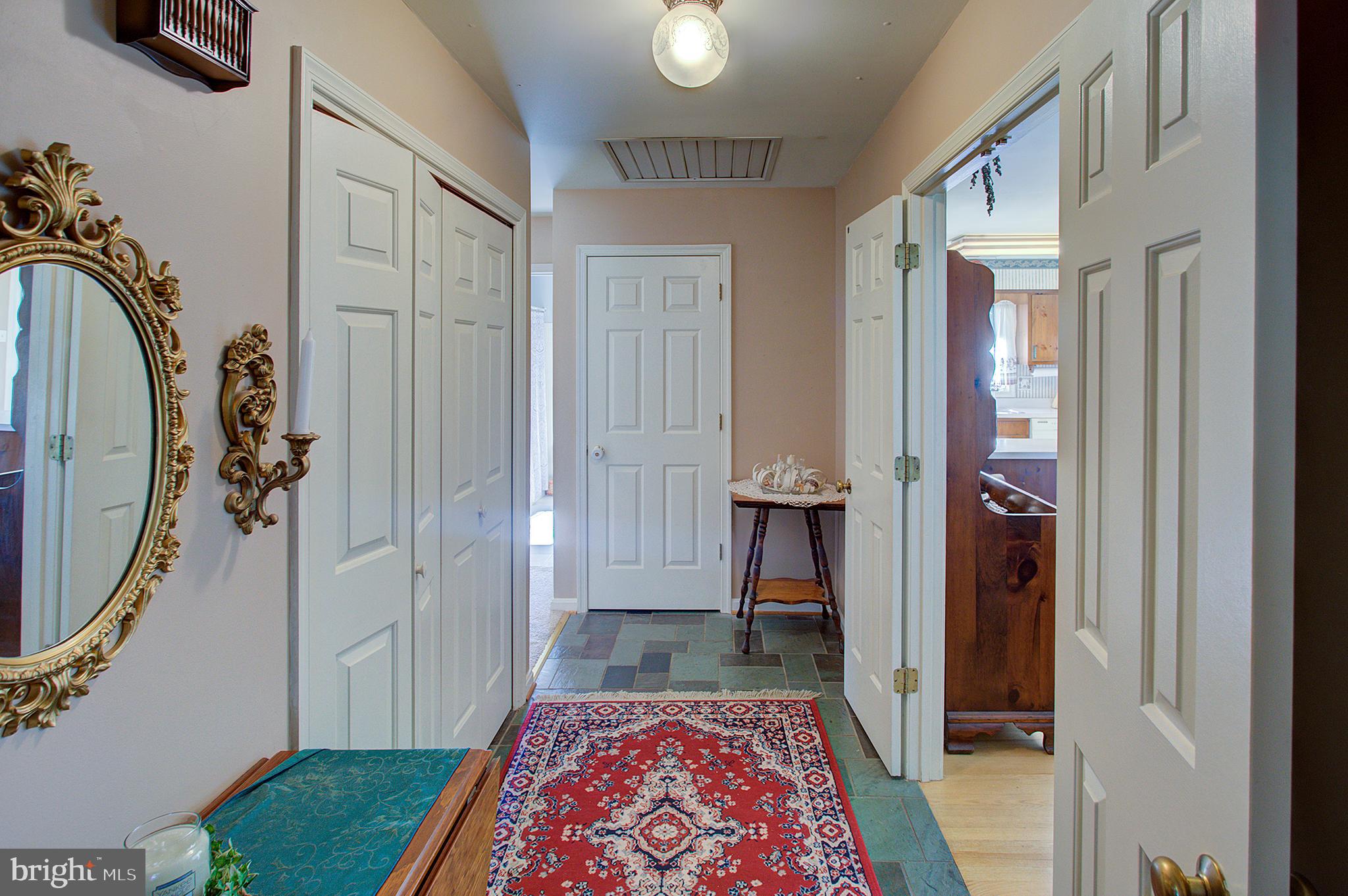 16962 Hamilton Station Road Paeonian Springs, VA 20129 - Photo 14 of 50 Foyer/Hall