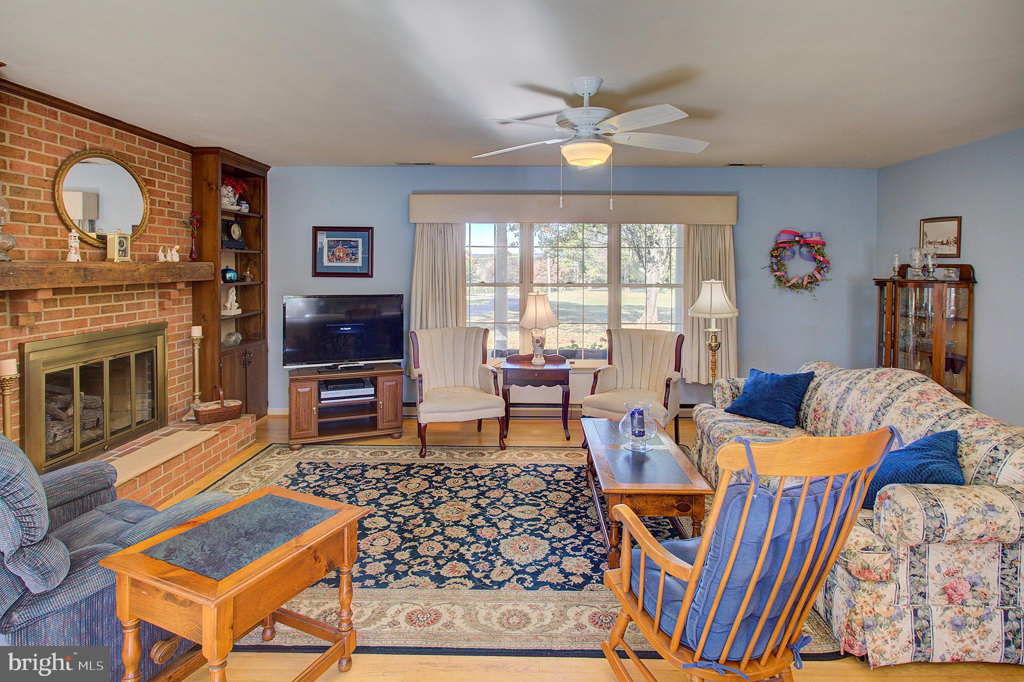 16962 Hamilton Station Road Paeonian Springs, VA 20129 - Photo 3 of 50 Family Room