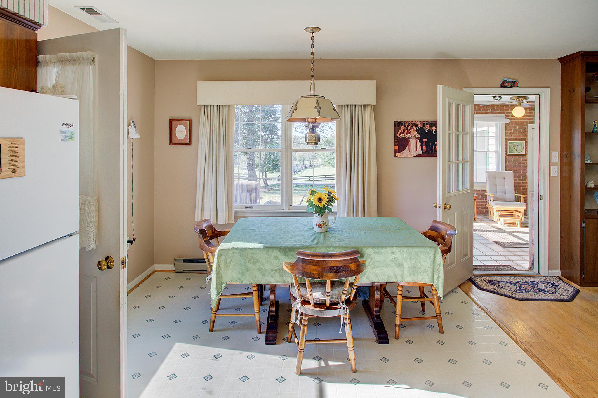 16962 Hamilton Station Road Paeonian Springs, VA 20129 - Photo 10 of 50 Dining area