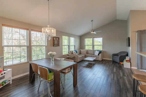 $2,500 | 472 Valentine Way, Unit 472, Oswego, IL 60543