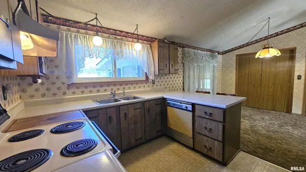 $134,900 | 806 West Broadway Boulevard, Johnston City, IL 62951