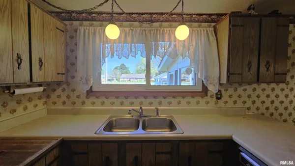 $134,900 | 806 West Broadway Boulevard, Johnston City, IL 62951
