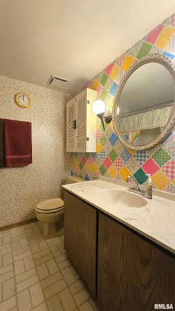 $134,900 | 806 West Broadway Boulevard, Johnston City, IL 62951