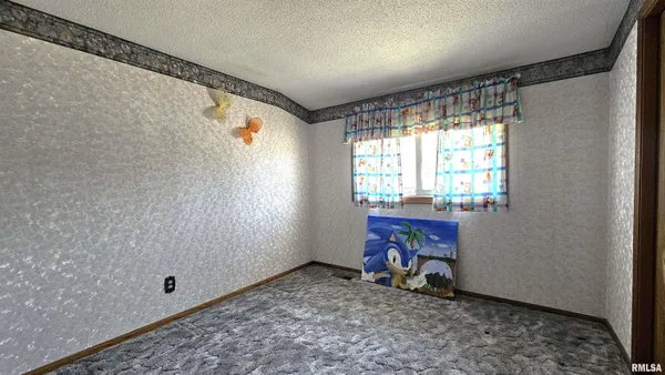 $134,900 | 806 West Broadway Boulevard, Johnston City, IL 62951