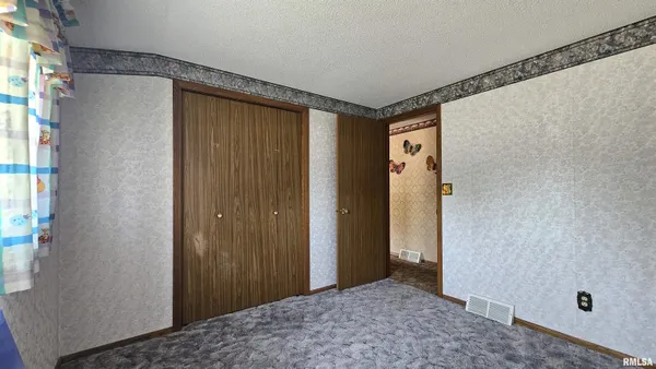 $134,900 | 806 West Broadway Boulevard, Johnston City, IL 62951