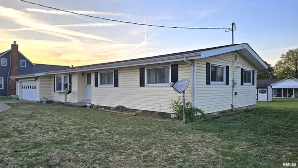$134,900 | 806 West Broadway Boulevard, Johnston City, IL 62951