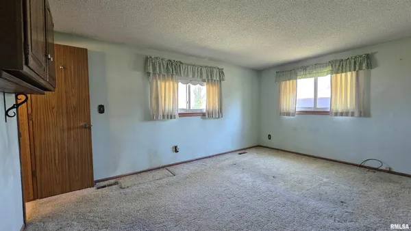 $134,900 | 806 West Broadway Boulevard, Johnston City, IL 62951