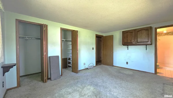 $134,900 | 806 West Broadway Boulevard, Johnston City, IL 62951