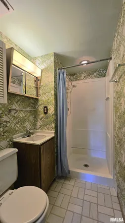 $134,900 | 806 West Broadway Boulevard, Johnston City, IL 62951