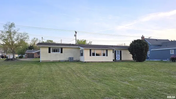 $134,900 | 806 West Broadway Boulevard, Johnston City, IL 62951