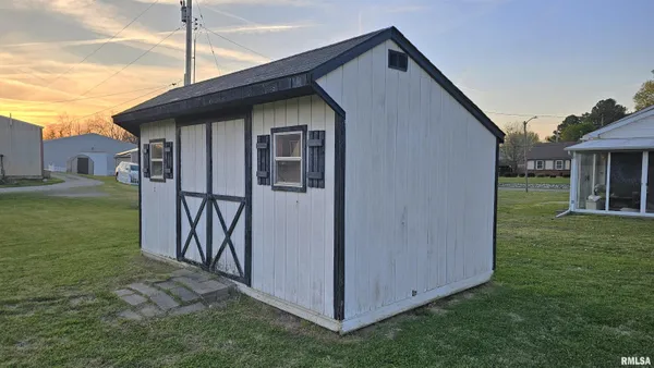 $134,900 | 806 West Broadway Boulevard, Johnston City, IL 62951