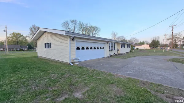 $134,900 | 806 West Broadway Boulevard, Johnston City, IL 62951