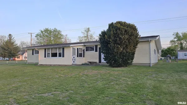 $134,900 | 806 West Broadway Boulevard, Johnston City, IL 62951