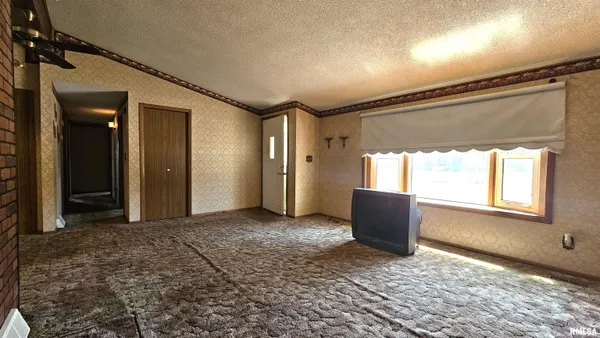 $134,900 | 806 West Broadway Boulevard, Johnston City, IL 62951