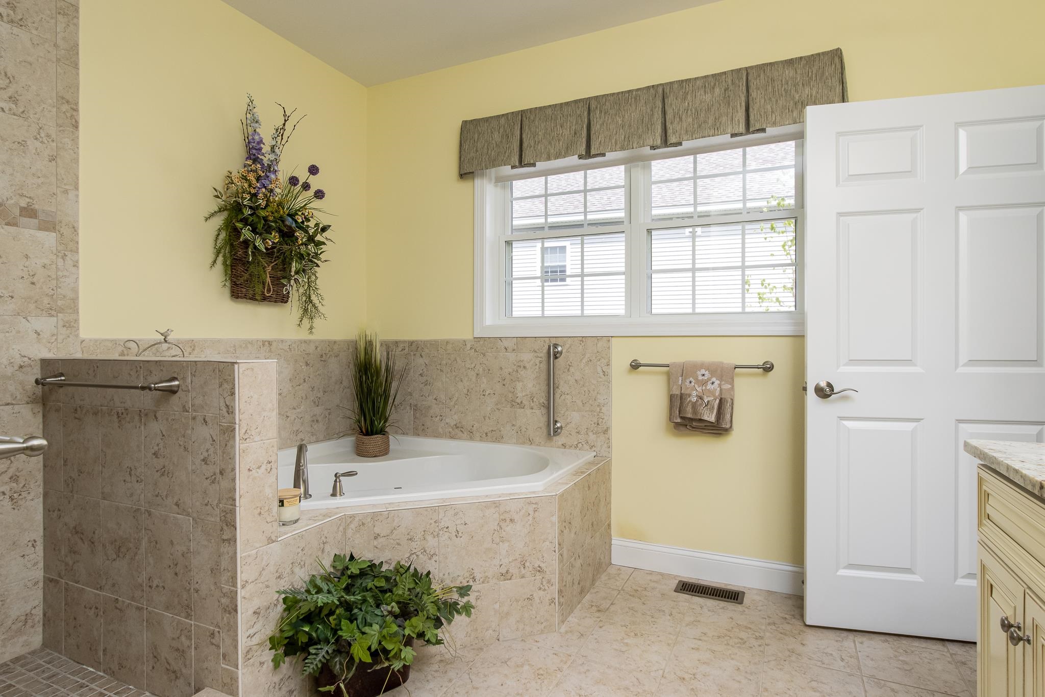 29 Quarry Road, Unit 81 Londonderry, NH 03053 - Photo 26 of 35