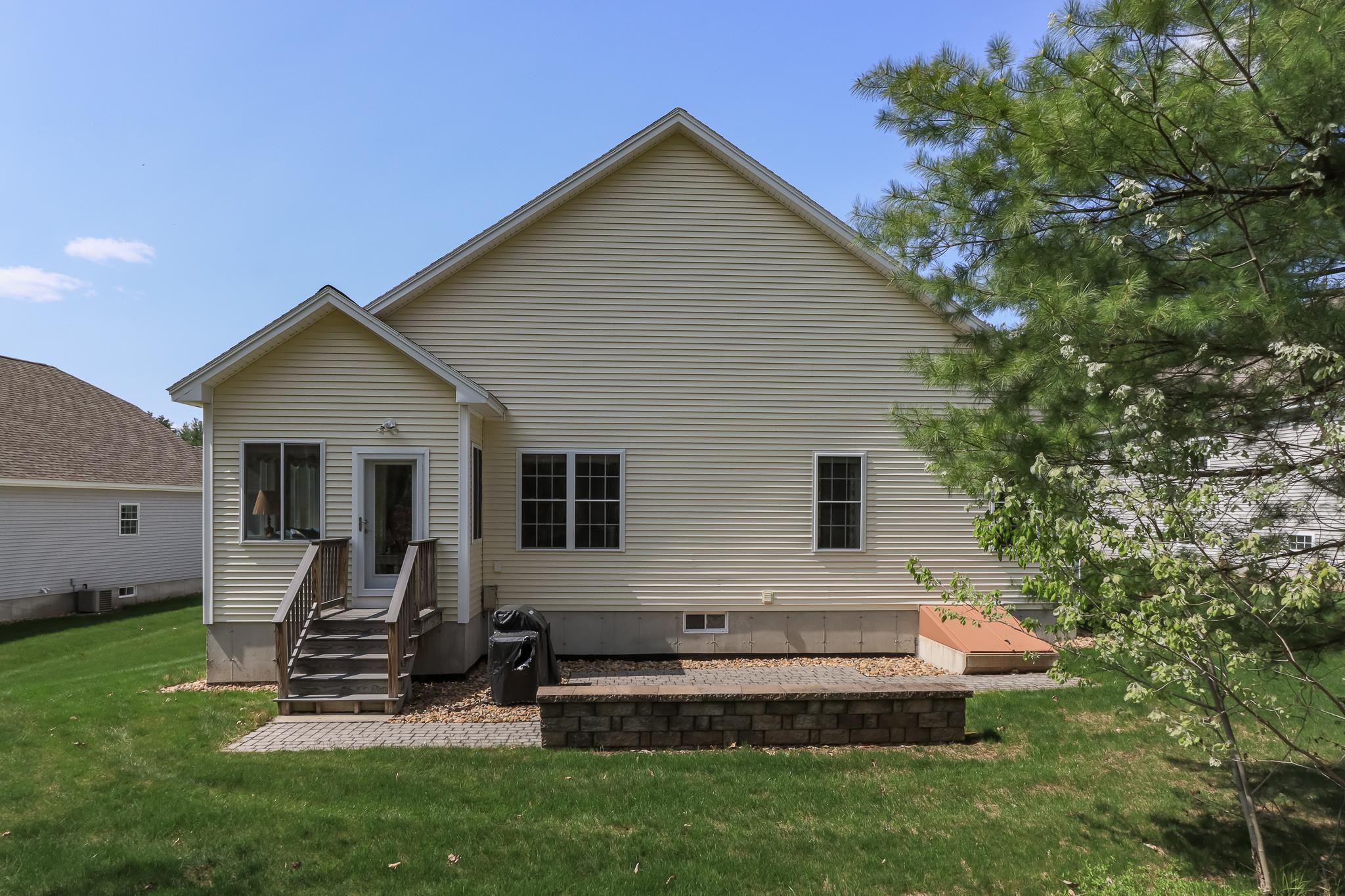 29 Quarry Road, Unit 81 Londonderry, NH 03053 - Photo 33 of 35