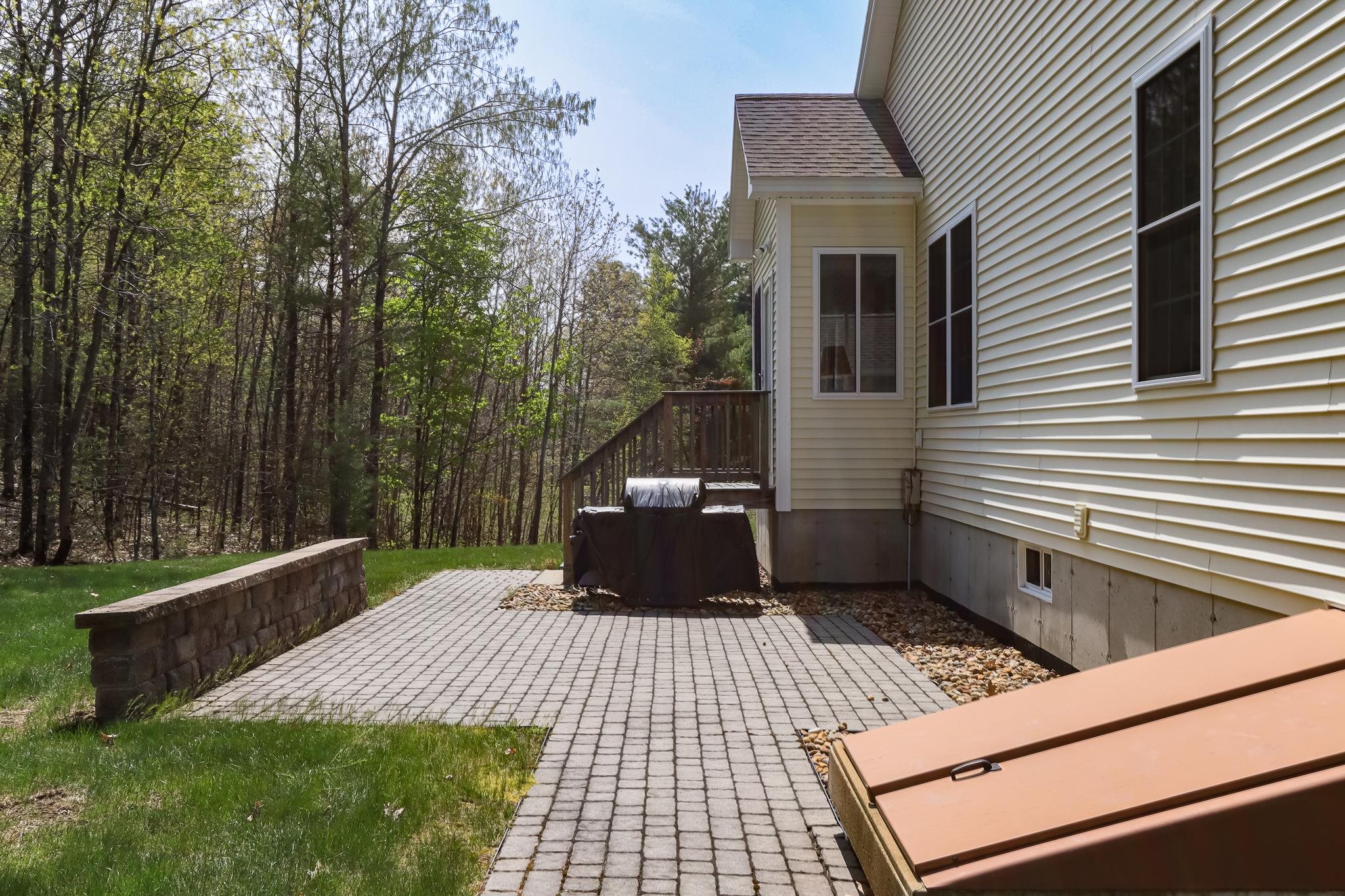 29 Quarry Road, Unit 81 Londonderry, NH 03053 - Photo 34 of 35