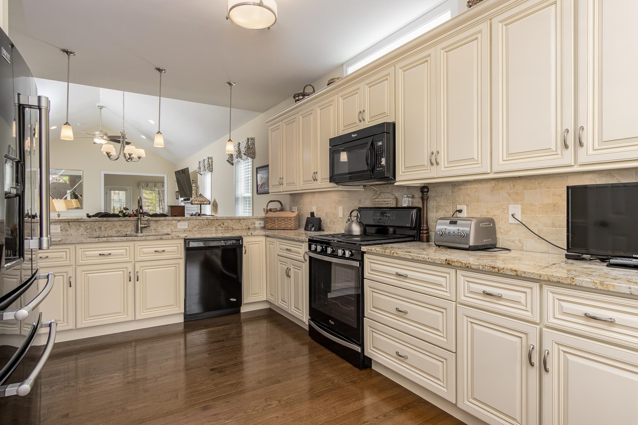 29 Quarry Road, Unit 81 Londonderry, NH 03053 - Photo 4 of 35