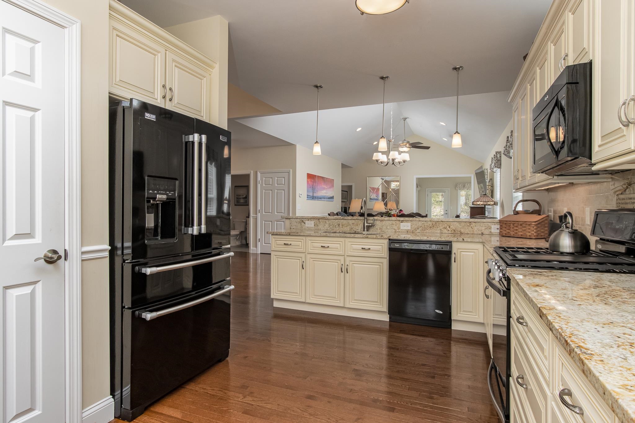 29 Quarry Road, Unit 81 Londonderry, NH 03053 - Photo 6 of 35