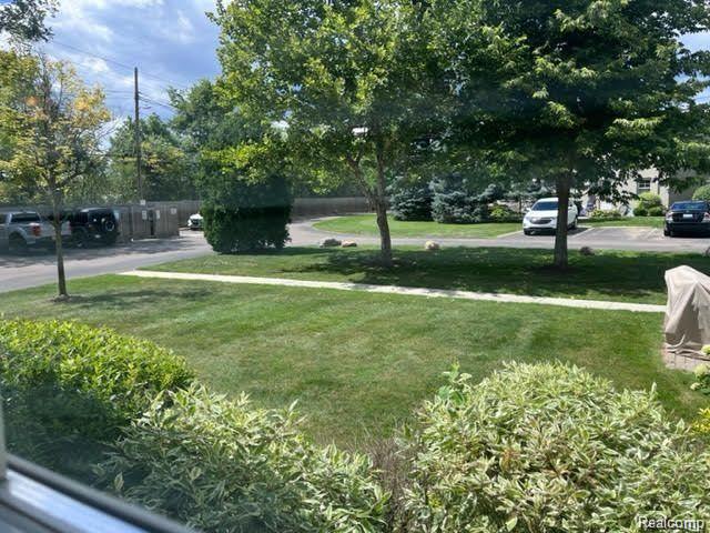 1722 Graefield Road, Unit 46 Birmingham, MI 48009 - Photo 3 of 47