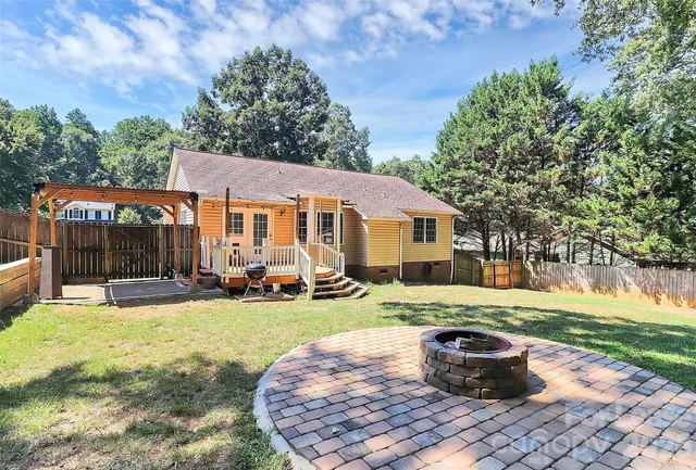 $2,100 | 105 Antelope Drive, Mount Holly, NC 28120