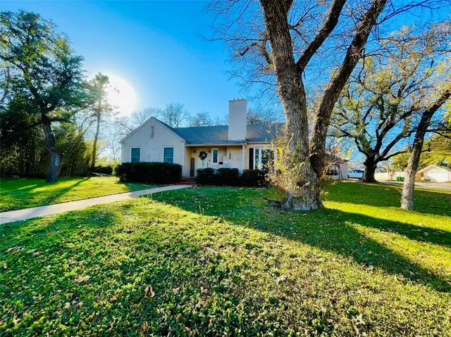 $269,900 | 401 South Hillcrest Avenue, Eastland, TX 76448