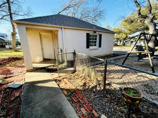 $269,900 | 401 South Hillcrest Avenue, Eastland, TX 76448