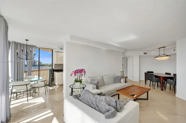 $749,000 | 1000 East Island Boulevard, Unit 1403, Aventura, FL 33160