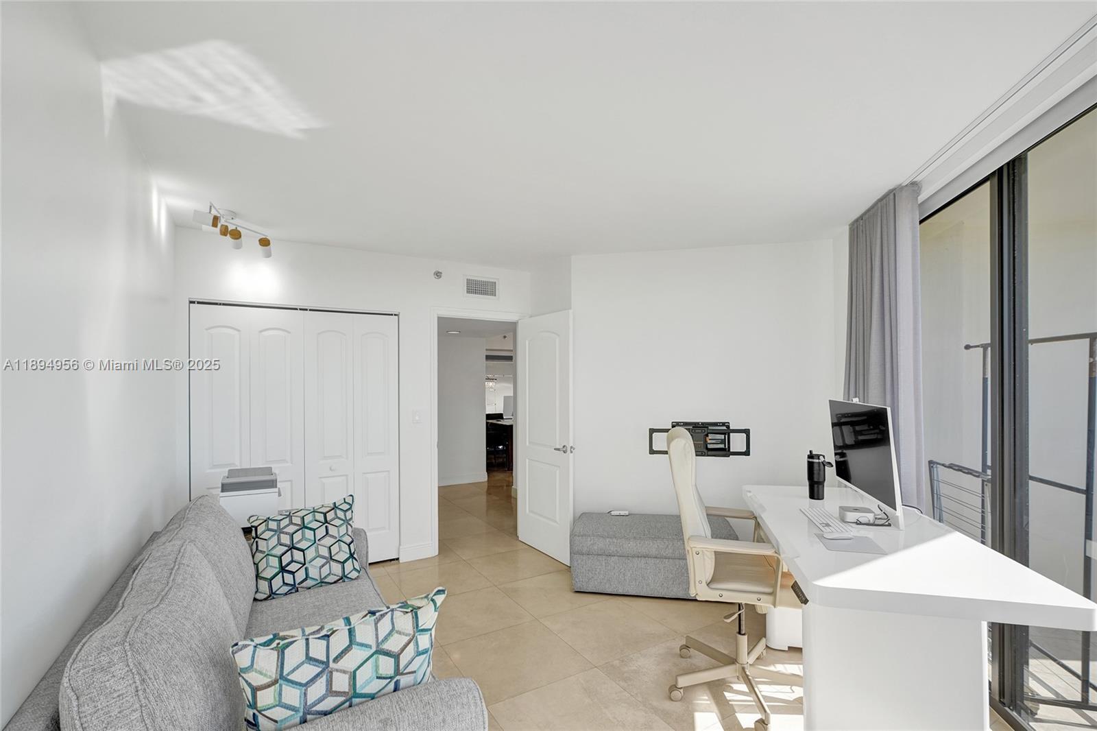 1000 East Island Boulevard, Unit 1403 Aventura, FL 33160 - Photo 34 of 99